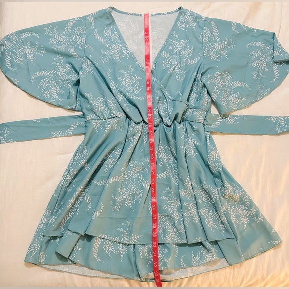 NWT Teal & White Womenβs Romper Shorts Jumpsuit Waist Wrap V Neck - Picture 4 of 7